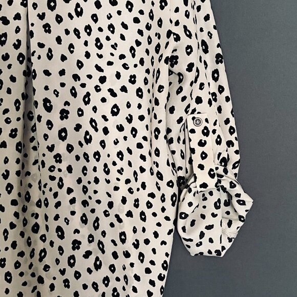 Lush Warren Split V Blouse in Tan Women's Small Cheetah Print - Picture 8 of 8